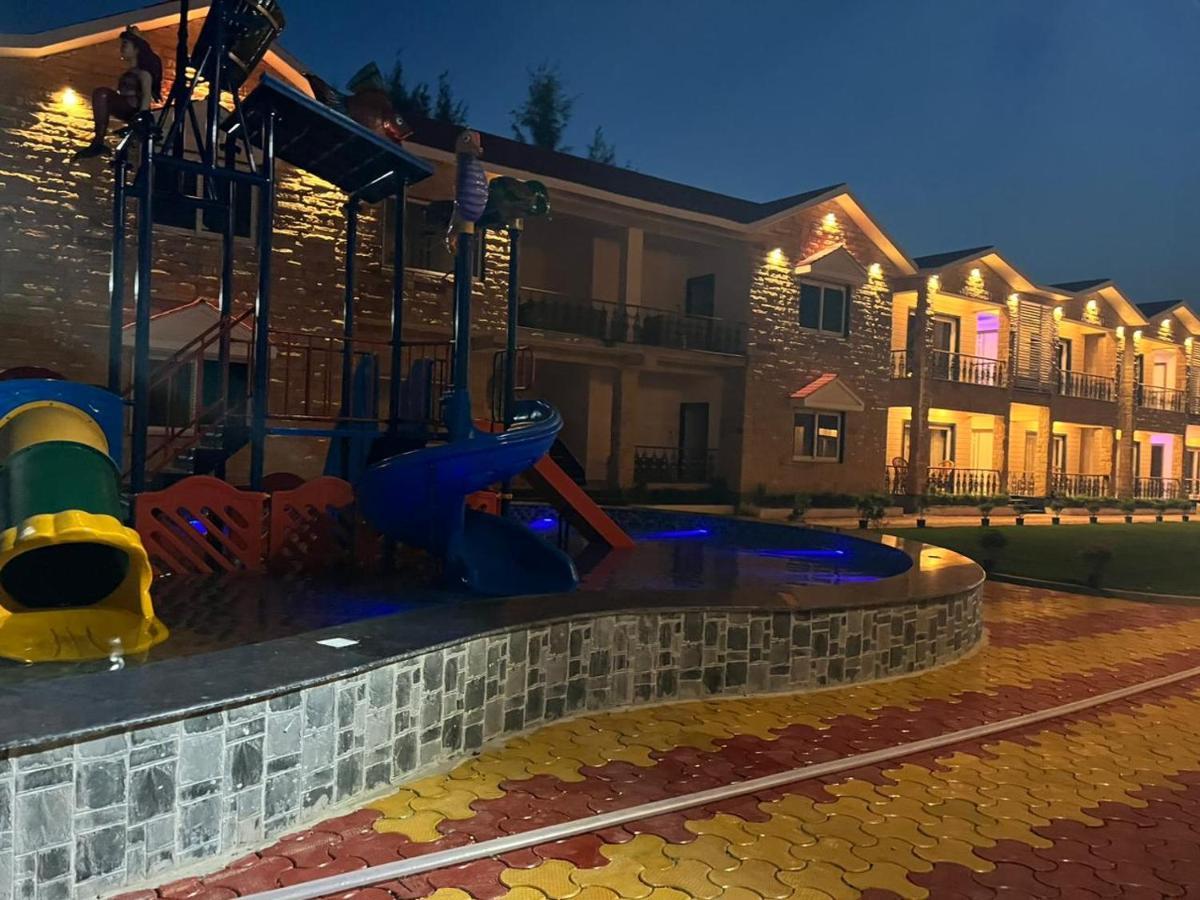 Swarnabhoomi Beach Resort Мандармани Экстерьер фото